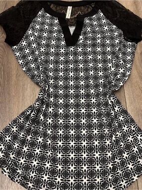 Black & White Patterned Lace-Sleeve Blouse with Split V-Neck